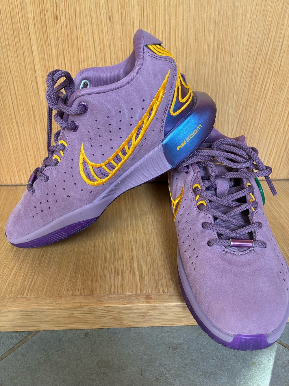 Nike LEBRON XXI (GS) - Violet Dust/University Gold - Size 5.5Y
